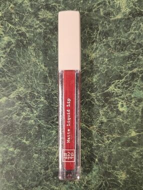 M2u Nyc Matte Liquid Lipstick In The Shade QUEENS